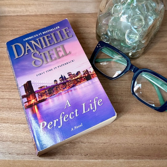A Perfect Life by Danielle Steel | Family Drama & Emotional Fiction Paperback - Picture 6 of 6